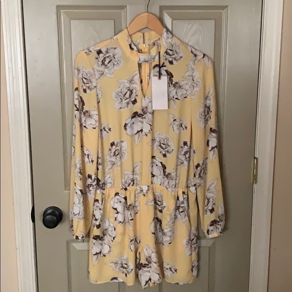 Women’s size 6 y long sleeve romper